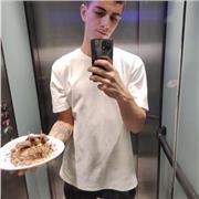 Soy un chico de 23 años con mucho gusto por el aprendizaje de idiomas tengo conocimientos avanzados en el castellano italiano valenciano e inglés